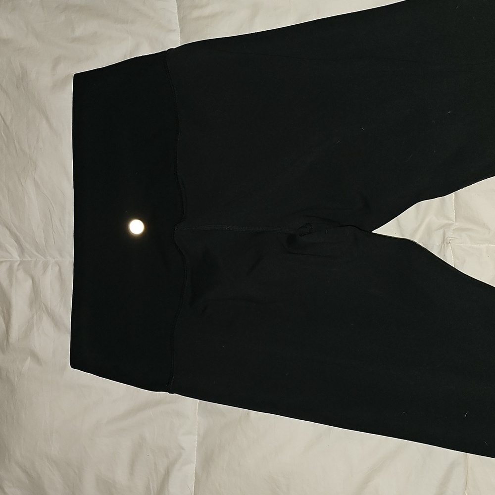 Lululemon Align Black Leggings. Size 8 Great Condition!!! 25" Inseam - Picture 9 of 12